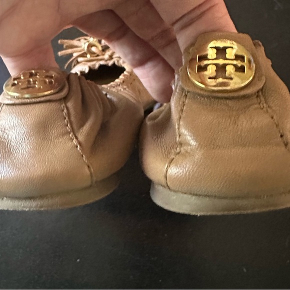 TORY BURCH REESE Slip On Tassel Logo Ballet Flats Tan Size 8 Round Toes - Picture 4 of 7